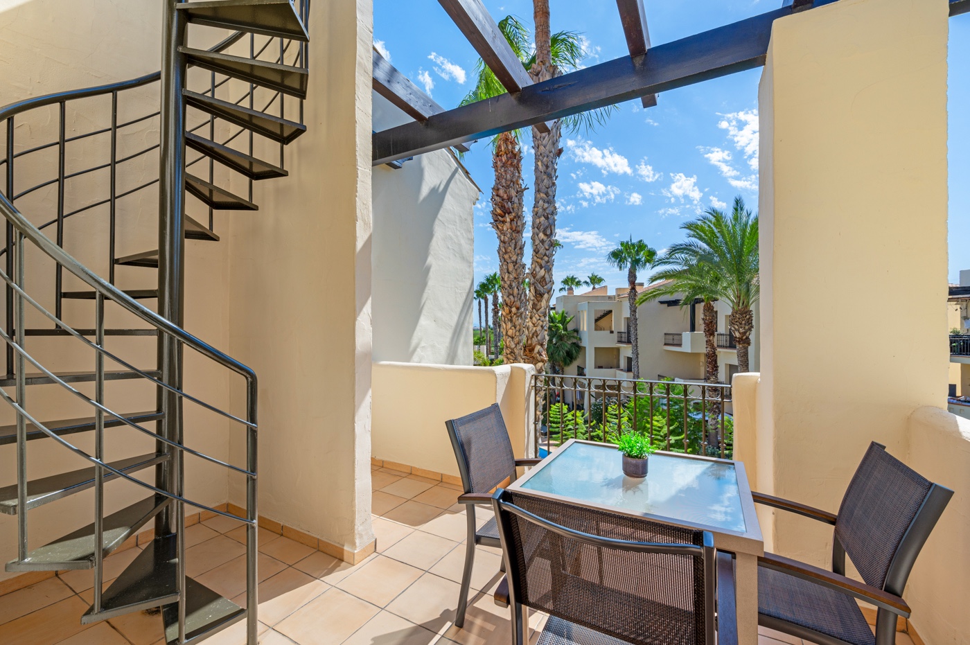 o_1j1ovaqtvpqj231kdt18111e0a2h