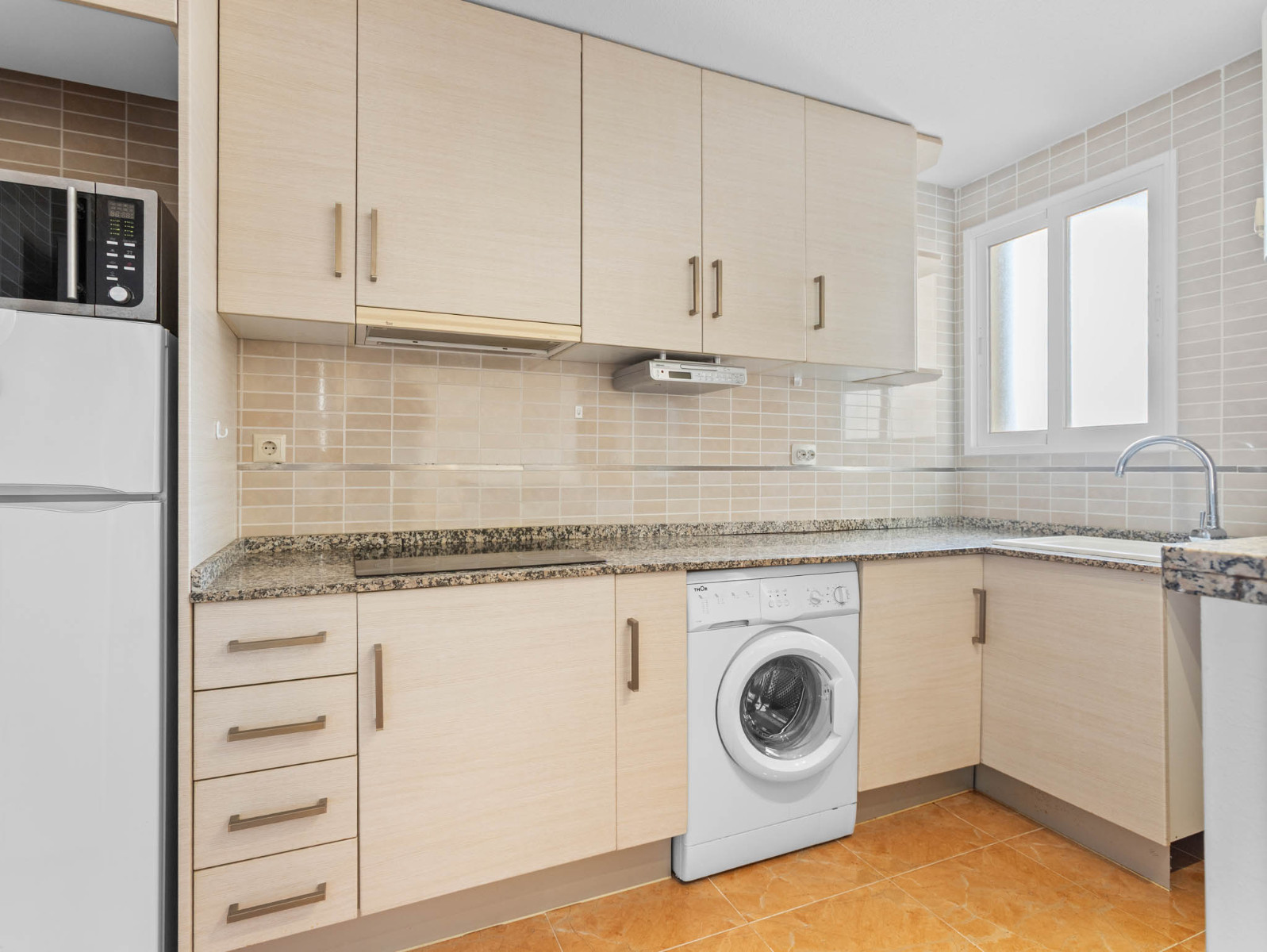 o_1j4mppfde1u6if01038rj6qjh1u