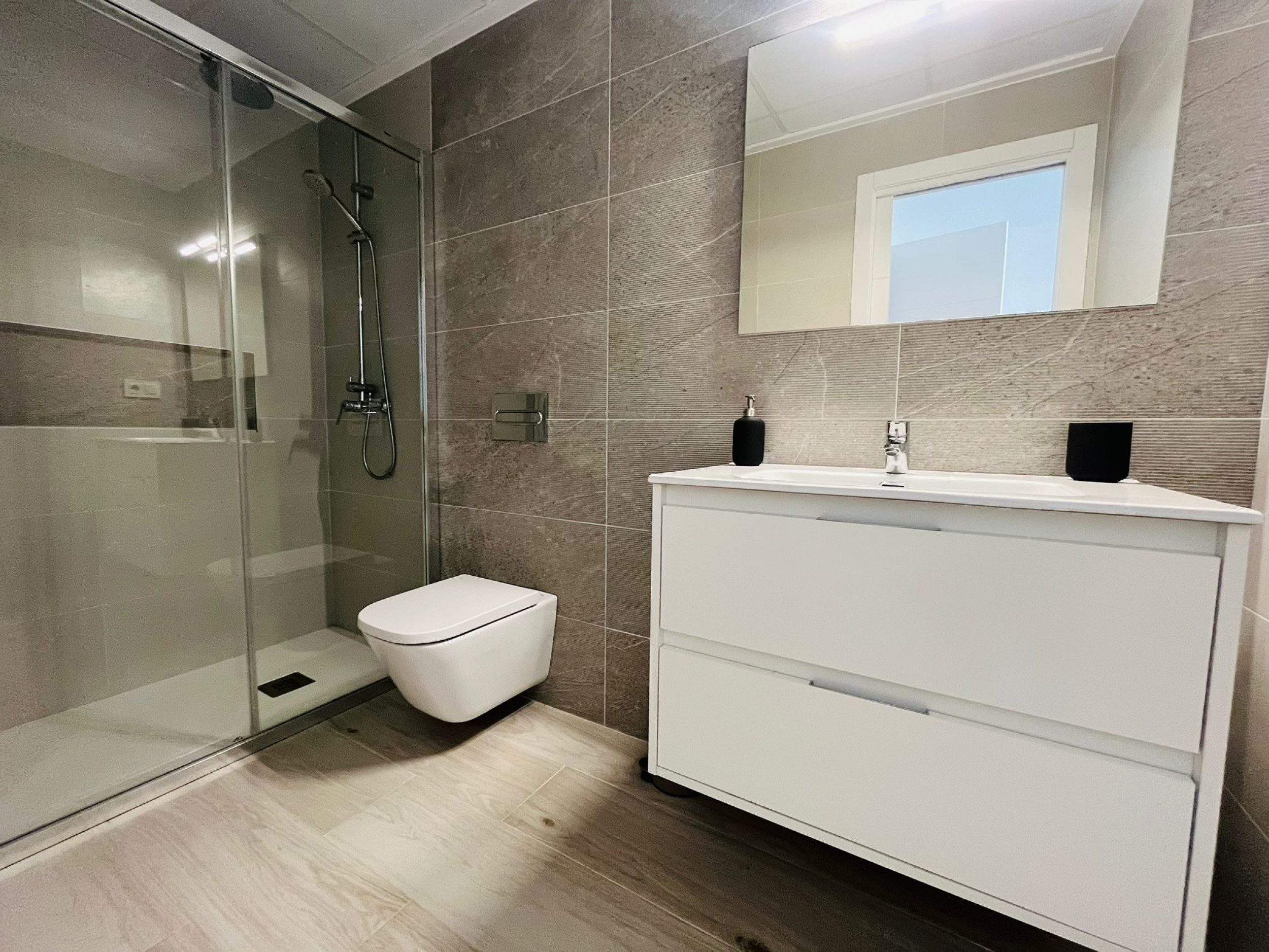 property_attachment_1ehlxge2pz_20250819010458