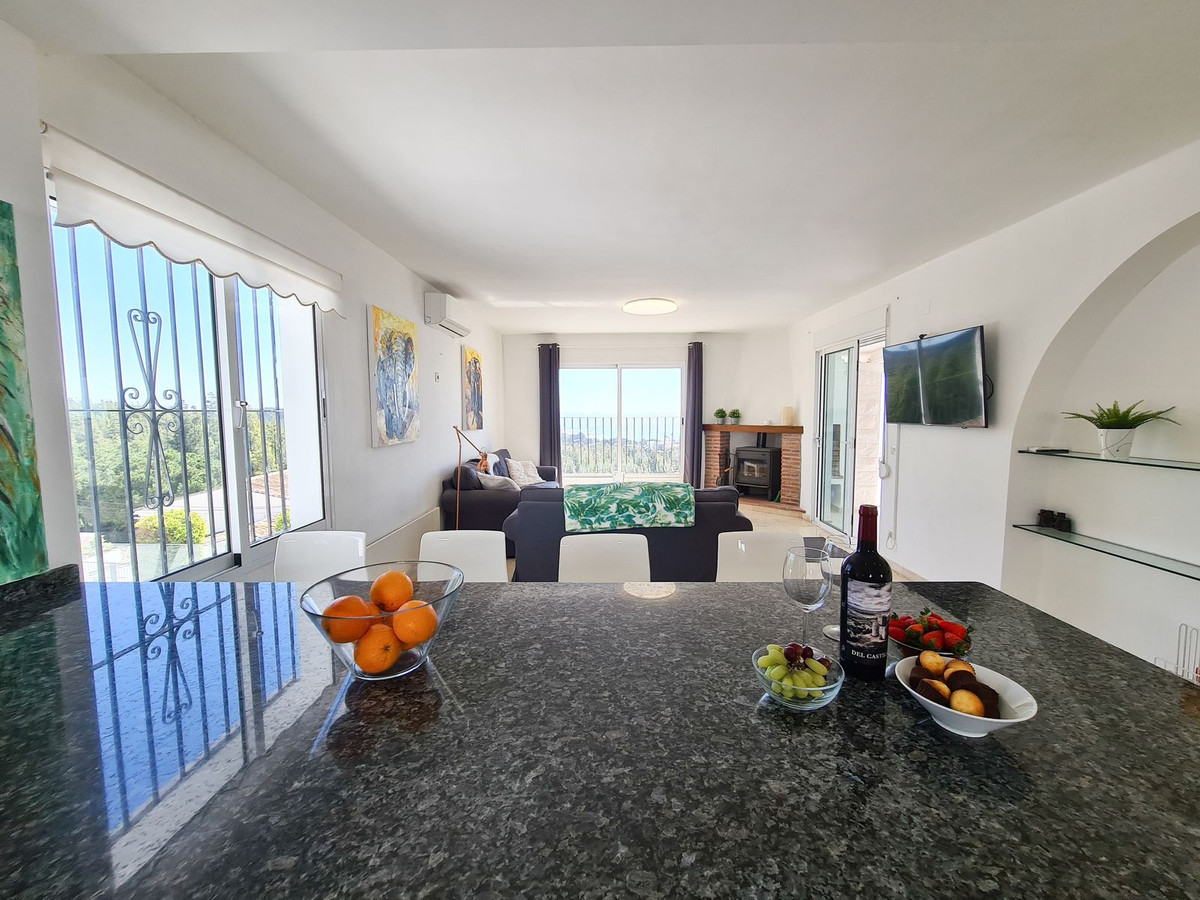 16-ec67b526875bf0124b6ce4328a754439