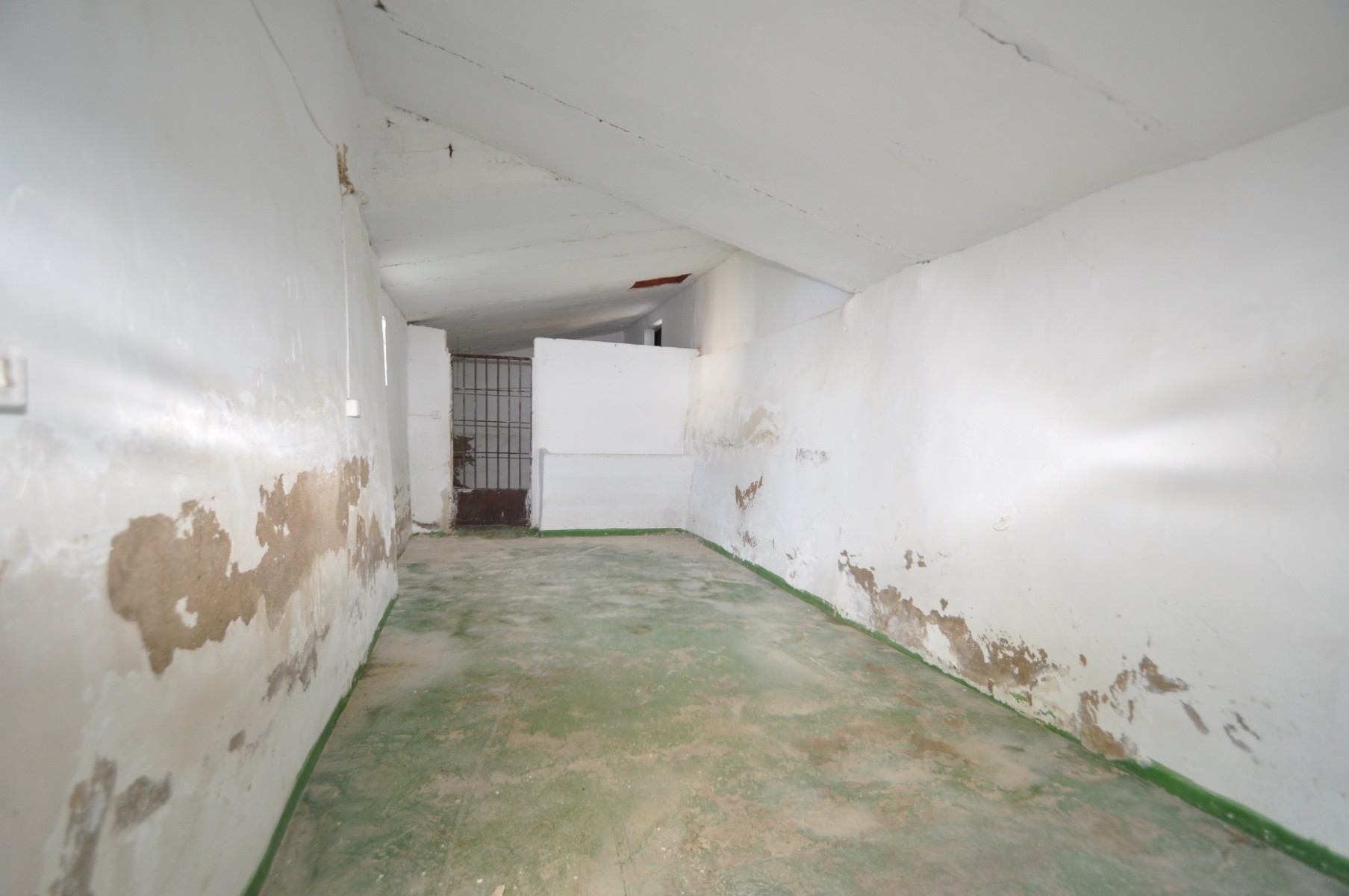 o_1cpc2avmc17c01haf3ggoom1rf82m